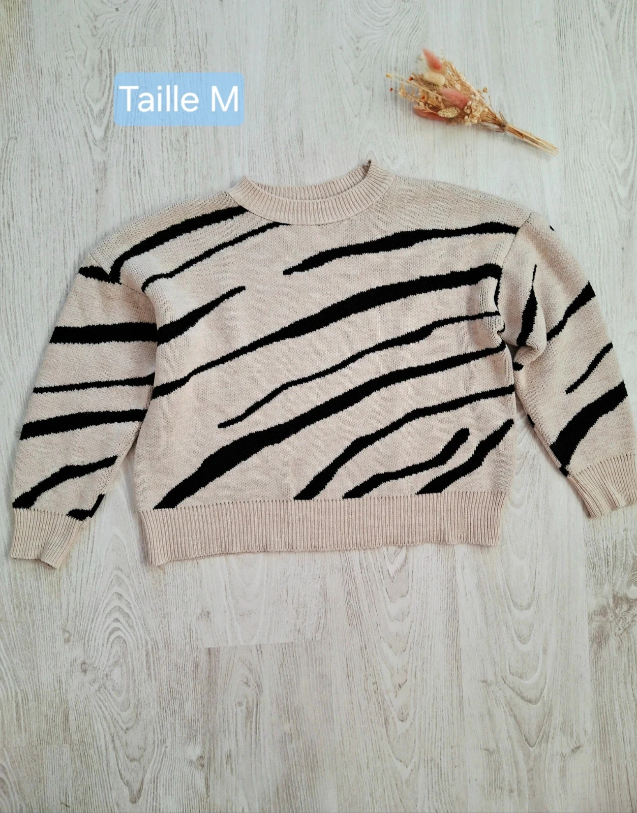 Women's Warm and Thick Animal Print Striped Beige/Black Top/Sweater - Size M – photo 2